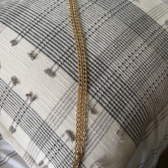 Long chain 46” gold - Picture 3 of 4